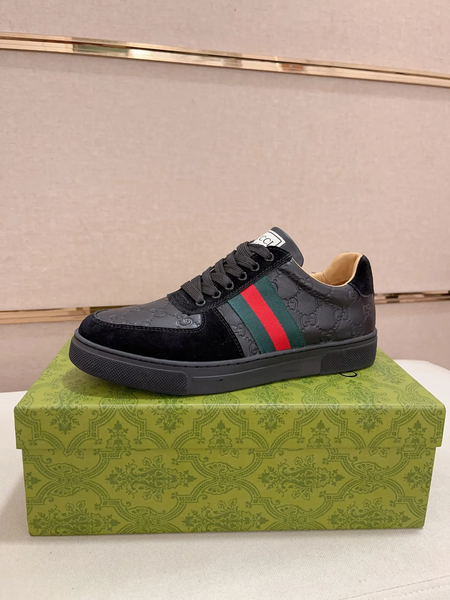 Men's clothing and shoes💰:440💰 (GUCCI) The latest model from the official website 🎁🎁Casual and fashionable men's shoes👟, hot style 💥The version is simple and elegant, exclusive for trendy men. Unique official website latest brand elements 👑Gucci original decoration, fashionable and generous, the fabric is original cowhide ✅sheepskin lining, the official website specifies wear-resistant casual outsole, the classic model is taken in kind at the counter🎬38-44 (45 is not returned or exchanged)